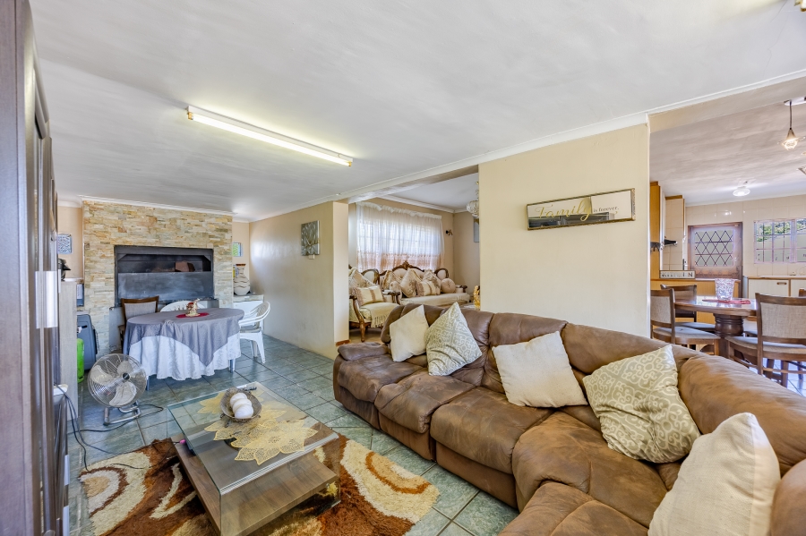 5 Bedroom Property for Sale in Bothasig Western Cape